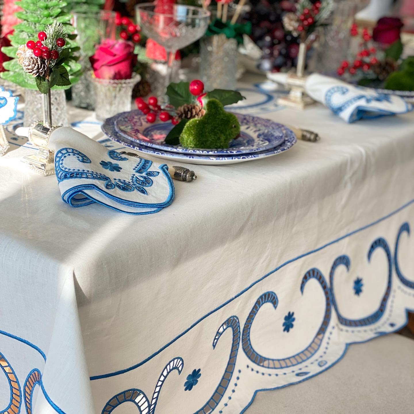 BEYAZİŞ MAVİ NAKIŞLI MASA ÖRTÜSÜ
