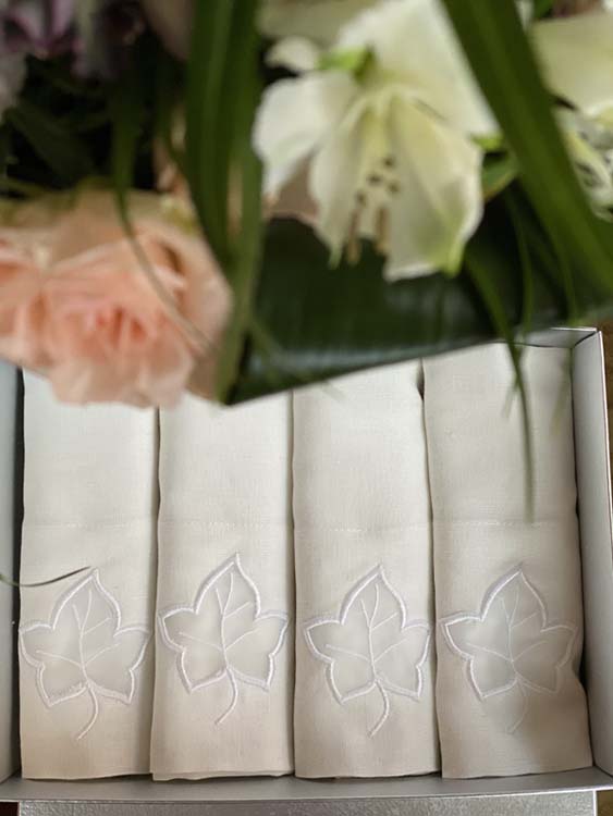 Beyaz Nakışlı 4’lü Keten Havlu